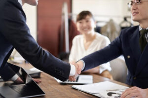 中途採用の成功は「エージェント」との関係性構築がカギ! 紹介をもっと増やすには?